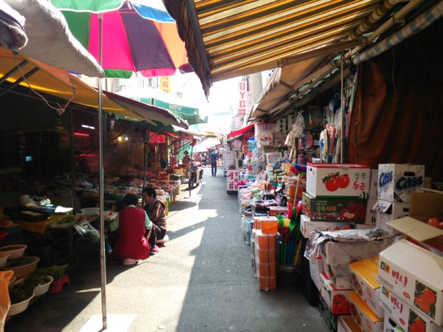 峨嵋洞市場（amidong market）内の風景
